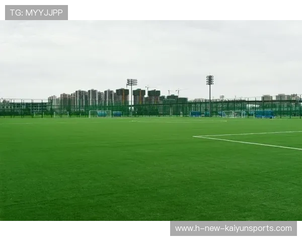 特色足球主题公园成为城市新地标，吸引大量游客，足球主题公园设计